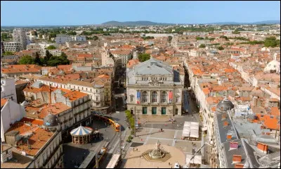 Quelle ville m&eacute;diterran&eacute;enne est surnomm&eacute;e &laquo; la Surdou&eacute;e &raquo; ?