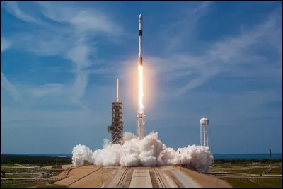 Quel immense v&eacute;hicule spatial est indispensable pour envoyer les astronautes en mission hors de la Terre, en direction de l'espace ou de la Lune ?