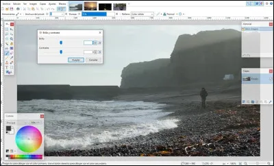 Quel logiciel gratuit permet de retoucher des photos sur Windows avec des calques et de nombreux effets ?