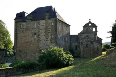 Voici le ch&acirc;teau et l'&eacute;glise de Lissac-sur-Couze. Village de l'aire d'attraction Briviste, il se situe dans l'ancienne r&eacute;gion ...
