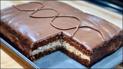 Quel dessert est souvent pr&eacute;par&eacute; en version XXL lors de concours ou de records du monde ?