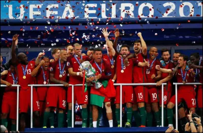 L'&eacute;quipe du Portugal remporte l'euro de football en battant la France en finale :