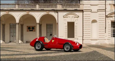 La Ferrari 500 a permis &agrave; Alberto Ascari de remporter deux titres mondiaux cons&eacute;cutifs.
