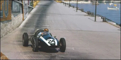 En 1966, Jack Brabham est devenu champion du monde avec une voiture construite par son propre constructeur.