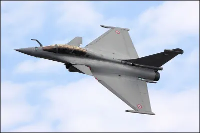 Cet avion militaire est...