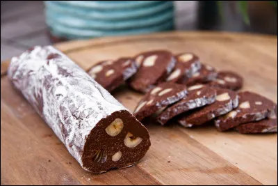 Quel dessert peut prendre l'apparence d'un saucisson tout en &eacute;tant enti&egrave;rement sucr&eacute; ?