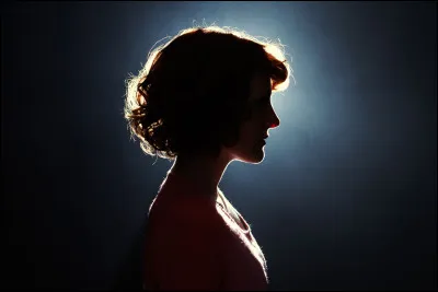 La divinit&eacute;, apr&egrave;s avoir compris la situation, te r&eacute;v&egrave;le qu'elle se nomme Eesis. Pour se faire pardonner de t'avoir accidentellement effac&eacute; la m&eacute;moire en te rendant la vie, elle te propose de t'offrir un de tes souvenirs...
