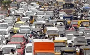 L'automobiliste,  l'origine du franchissement d'une ligne continue perd :