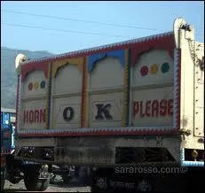 Pour indiquer mon intention de tourner, que dois-je faire ?