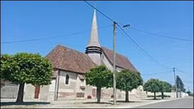 Voici l'&eacute;glise de la Nativit&eacute;-de-Notre-Dame, &agrave; Chauchigny. Village de l'arrondissement de Nogent-sur-Seine, il se situe dans le d&eacute;partement ...