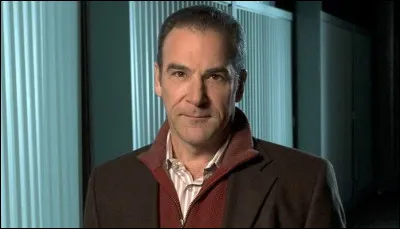 Quels &eacute;l&eacute;ments sont li&eacute;s au pass&eacute; de Jason Gideon dans la s&eacute;rie ?