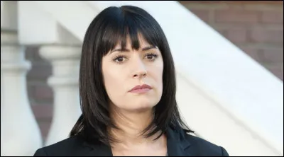 Quelle langues Emily Prentiss parle-t-elle ?