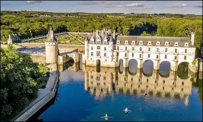 Sur quelle rivi&egrave;re se situe le ch&acirc;teau de Chenonceau ?