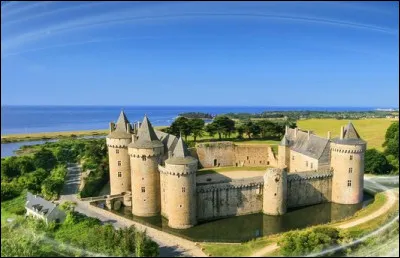 Quel est ce ch&acirc;teau situ&eacute; en Bretagne ?