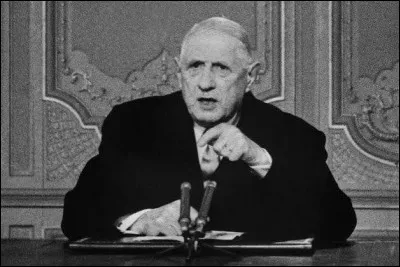 " ... j&rsquo;ai envisag&eacute;, depuis vingt-quatre heures, toutes les &eacute;ventualit&eacute;s, sans exception, qui me permettraient de (la) maintenir {la l&eacute;gitimit&eacute; r&eacute;publicaine} J'ai pris mes r&eacute;solutions. Dans les circonstances pr&eacute;sentes, je ne me retirerai pas. J'ai un mandat du peuple, je le remplirai. Je ne changerai pas le Premier ministre dont la valeur, la solidit&eacute;, la capacit&eacute; m&eacute;ritent l'hommage de tous. Il me proposera les changements qui lui para&icirc;tront utiles dans la composition du gouvernement. Je dissous aujourd'hui l'assembl&eacute;e nationale... Quant aux &eacute;lections l&eacute;gislatives, elles auront lieu dans les d&eacute;lais pr&eacute;vus par la Constitution, &agrave; moins qu&rsquo;on entende b&acirc;illonner le peuple fran&ccedil;ais tout entier, en l&rsquo;emp&ecirc;chant de s&rsquo;exprimer en m&ecirc;me temps qu&rsquo;on l&rsquo;emp&ecirc;che de vivre, par les m&ecirc;mes moyens qu&rsquo;on emp&ecirc;che les &eacute;tudiants d&rsquo;&eacute;tudier, les enseignants d&rsquo;enseigner, les travailleurs de travailler... " : quand de Gaulle s'exprime-t-il ainsi ?