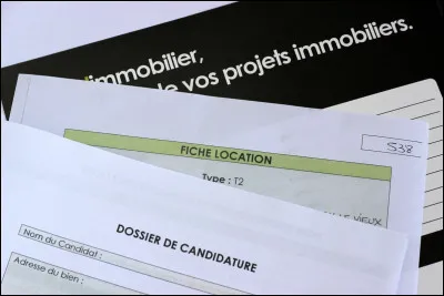 Tu d&eacute;cides de te renseigner. Tu fouilles le bureau de tes parents et tu trouves un dossier.