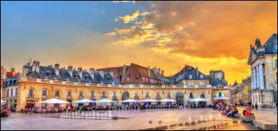 Laquelle de ces villes n'est pas dans le top 10 des plus peupl&eacute;es de France ?