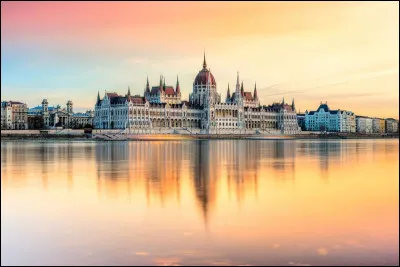 Quel fleuve majestueux traverse la ville de Vienne ?