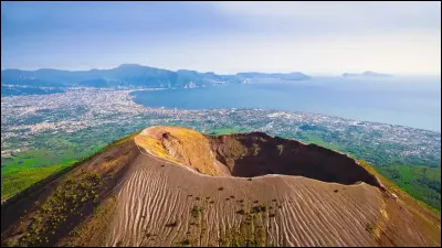 Quel c&eacute;l&egrave;bre volcan, situ&eacute; pr&egrave;s de la ville de Naples, a d&eacute;truit Pomp&eacute;i en l'an 79 apr. J.-C. ?