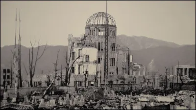 Quelle ville japonaise a &eacute;t&eacute; la toute premi&egrave;re de l'histoire &agrave; subir un bombardement atomique le 6 ao&ucirc;t 1945 ?