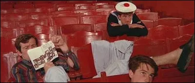 Dans quel film Belmondo bouquine-t-il dans la salle de cin&eacute;ma ?
