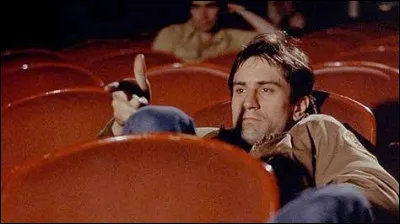 Dans quel chef d'&oelig;uvre du septi&egrave;me art De Niro se prend-il pour un cowboy au cin&eacute;ma ?