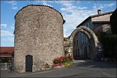 Je vous attends maintenant devant la porte de Bise, &agrave; Cervi&egrave;res. Village de l'arrondissement de Montbrison, il se situe en r&eacute;gion ...