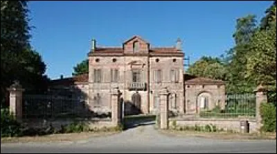 Voici le ch&acirc;teau de la Garrigue, &agrave; Mervilla. Village occitan, dans le Lauragais, il se situe dans le d&eacute;partement ...