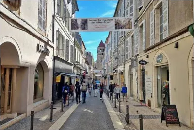 Dans quelle ville vivent les Cadurciens ?