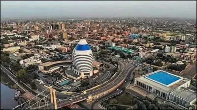 Quelle est cette ville africaine de 7,1 millions d&rsquo;habitants, situ&eacute;e sur le Nil ?