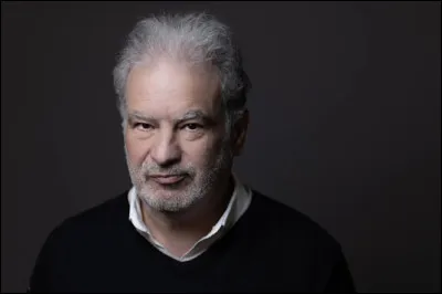 Qui est cet humoriste, interpr&egrave;te de la chanson '' Les carottes &ccedil;a a des poils !'' ?