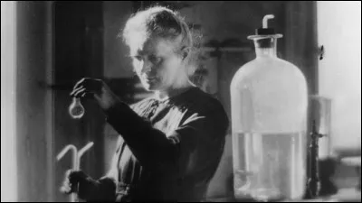 Quel d&eacute;couverte a fait Marie Curie qui lui vaut un prix Nobel de physique en 1903 ?