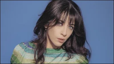 Qui est cette chanteuse, interpr&egrave;te du titre '' Br&eacute;sil, Finist&egrave;re'' ?