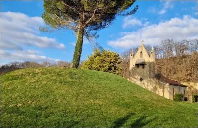 Je vous attends en Occitanie &agrave; Lamaz&egrave;re, sur la motte f&eacute;odale, devant l'&eacute;glise Saint-Pierre. Village de l'aire d'attraction Auscitaine, il se situe dans le d&eacute;partement ...