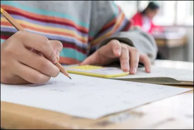 Ton prof donne un devoir &agrave; la maison &agrave; rendre pour dans deux semaines...