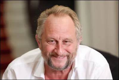 Qui est cet acteur belge qui joue un des premiers r&ocirc;les dans le film ''Myst&egrave;re &agrave; Saint-Tropez'' ?