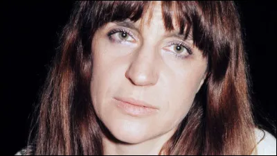 Qui est cette chanteuse, auteure-compositrice et interp&egrave;tre du titre ''Mon myst&egrave;re'' ?