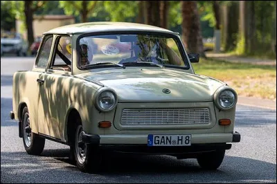 Avec son look venu des pays de l'Est, cette auto spartiate n'est autre qu'une...
