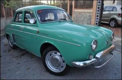 R&eacute;put&eacute;e dangereuse, il fallait parfois lester la malle avant pour tenir le pav&eacute;. Quelle est cette auto fran&ccedil;aise ?