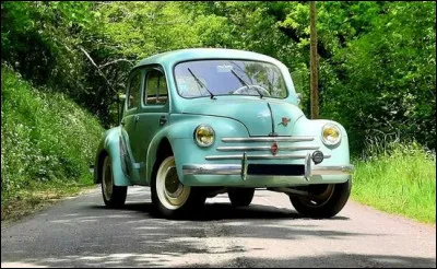 Quelle est cette auto fran&ccedil;aise sortie en 1948, avec un moteur arri&egrave;re ?