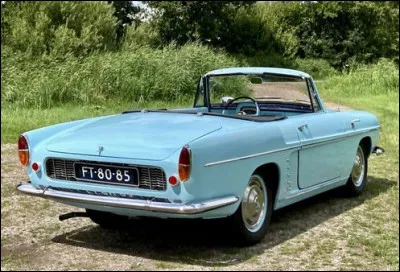 Ce coup&eacute; sorti dans les ann&eacute;es 60 poss&egrave;de un moteur arri&egrave;re. C'est une...