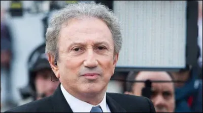 Dans quel service Michel Drucker a-t-il commenc&eacute; sa carri&egrave;re ?