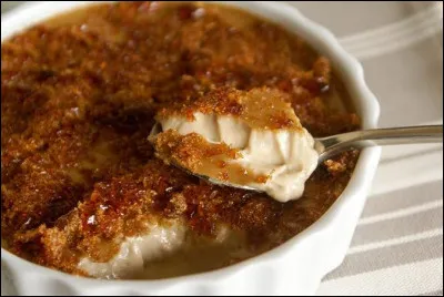 Quel sucre permet traditionnellement de former la fine cro&ucirc;te caram&eacute;lis&eacute;e ?