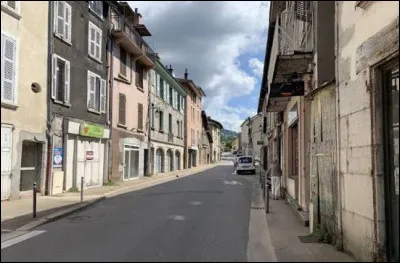 Dans quel d&eacute;partement trouve-t-on la commune de La Tronche ?