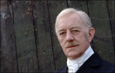 Qui est cet acteur britannique qui joue dans le film ''Noblesse oblige'' de 1949 ?