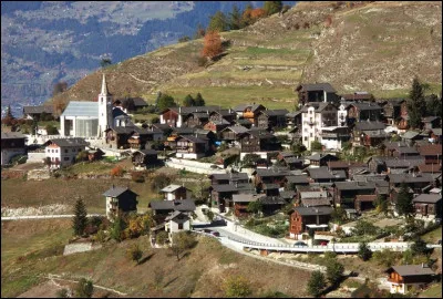 ''Mont-Noble''est une commune du Valais, donc de quel pays ?