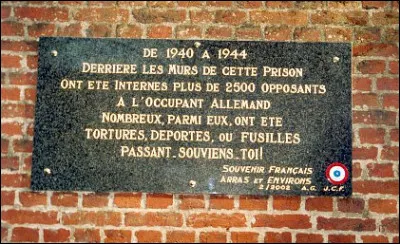 Dans quelle ville Louis Dhenin a-t-il &eacute;t&eacute; emprisonn&eacute; apr&egrave;s son arrestation ?