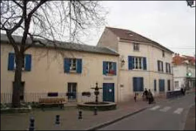 Nous sommes maintenant en &Icirc;le-de-France, &agrave; Carri&egrave;res-sur-Seine. Ville de l'arrondissement de Saint-Germain-en-Laye, elle se situe ...