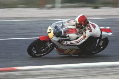Giacomo Agostini a remport&eacute; son dernier titre en cat&eacute;gorie reine avec Yamaha.