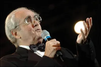 Quel compositeur a &eacute;crit la musique des "Parapluies de Cherbourg" et des "Demoiselles de Rochefort" et fut &eacute;galement un chanteur &agrave; part enti&egrave;re avec "Les Moulins de mon c&oelig;ur" ou "Les valses des Lilas" ?